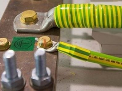 Провод защитного заземления PE желто-зеленого цвета
